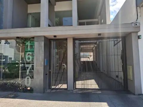 Cochera en venta Banfield Este centro a metros de la estacion