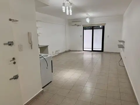 ALQUILER MONOAMBIENTE CON PATIO ALMAGRO