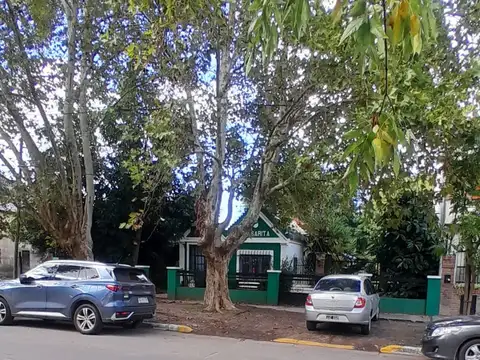 Casa en Alquiler con 2 cocheras