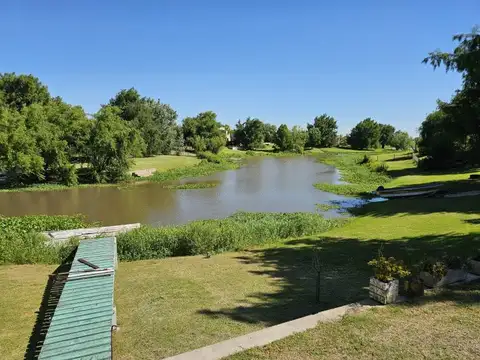 Casa 6 ambientes con 2 baños