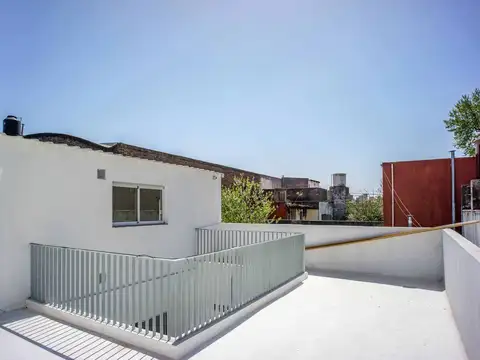 Casa de pasillo no PH en venta 2 dormi + comodin