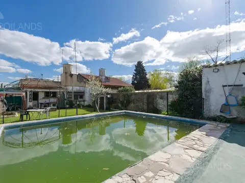 Venta Casa 3 ambientes con Jardin Pileta y Cochera