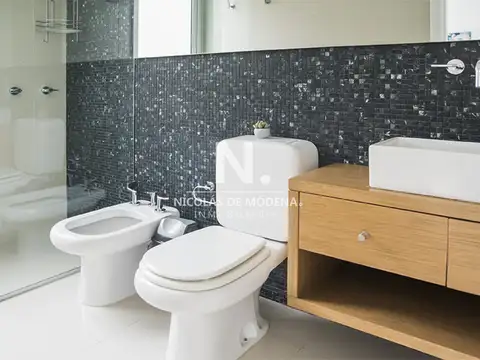 Departamento en venta en torre de categoría de 2 dormitorios en Brava, Punta del Este