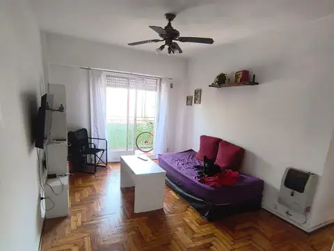 VENTA DE DEPTO. DE 3 AMB. CON BCON. CORRIDO  Y COCHERA  EN MONTE CASTRO