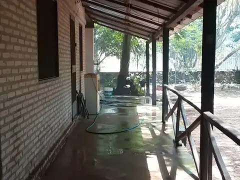 Casa 6 ambientes con 2 baños