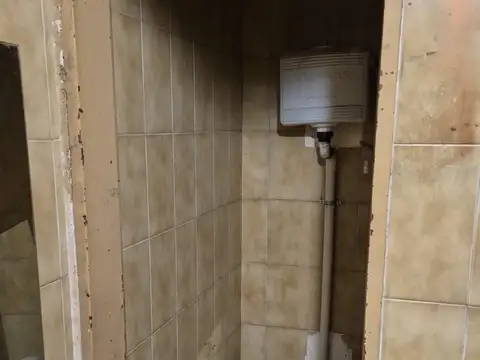 Alquiler Local  de 147 m2 sobre Av caseros 4400