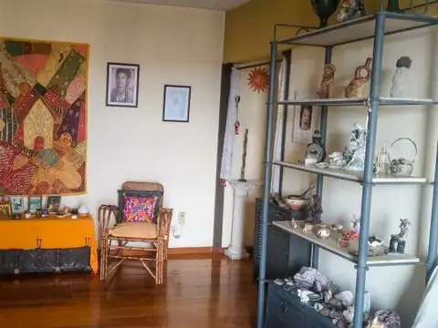 Av. Luis Güemes 462 Piso 6 Departamento B