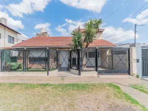 APTO CREDITO CASA CHALET 3 AMBIENTES CON PISCINA