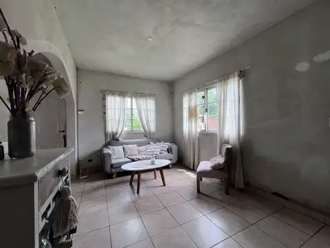 Casa 4 ambientes con 1 baño