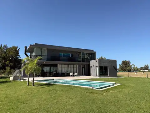 CASA EN VENTA, LA VICTORIA AREA 60, 4 DORMITORIOS