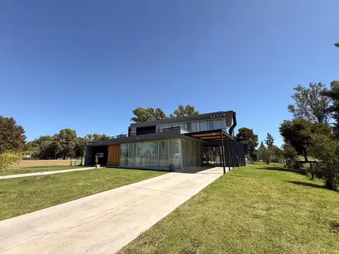 Casa en Venta en Area 60, USD 200.000