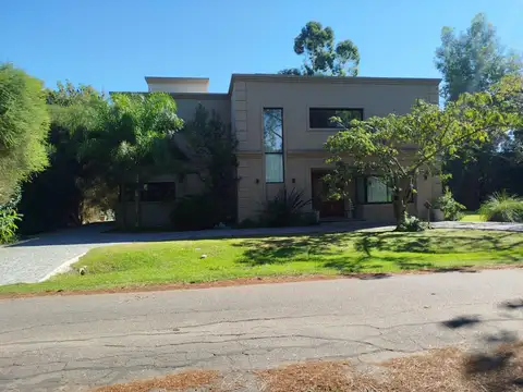 Casa en Alquiler de 4 dormitorios