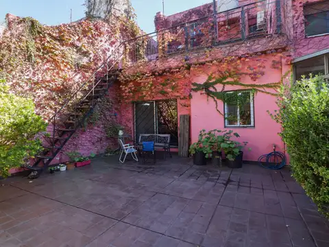 Casa en Venta con 3 cocheras
