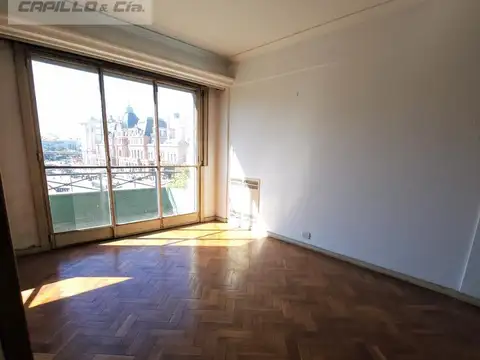 3 AMBIENTES 88 M² CON BALCÓN CORRIDO Y VISTA ABIERTA A PLAZA CONSTITUCIÓN
