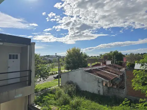 Avenida Los Chañares 400, Piso 1
