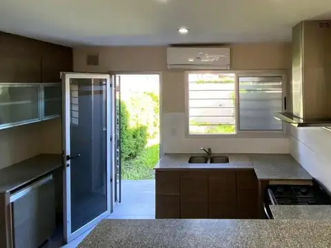 Depto Tipo Casa en Alquiler en Ituzaingó Norte, USD 1.100