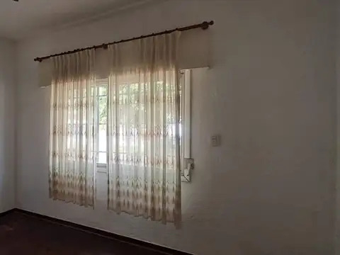  RESERVADO  - Casa al frente desarrollada en planta baja