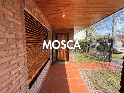 Casa en Venta con 3 cocheras