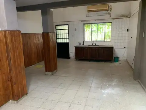 AV LAPRIDA 700