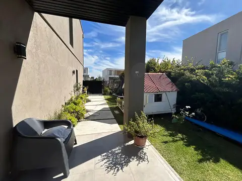 Casa en Venta con 4 cocheras
