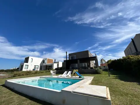 Casa en Venta a la Laguna en El Naudir - Aguas Privadas