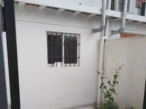 Av Dr M De Avellaneda 1000, Piso pb