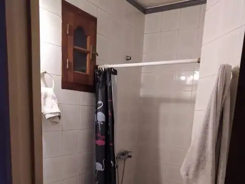 Venta de Chalet en V. Celina sobre calle Pintos 100