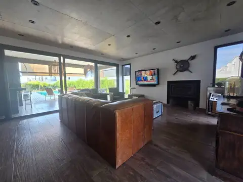 Casa en Venta en Barrio Náutico Canal, USD 420.000
