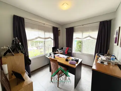 Casa 6 ambientes con 4 baños