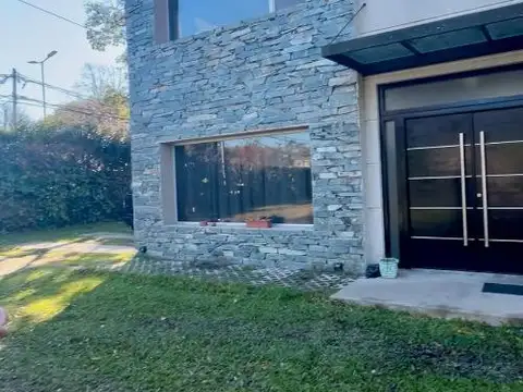 Casa en Venta con 3 cocheras