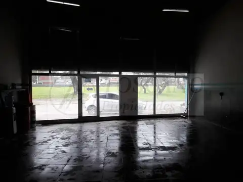 VENDO O PERMUTO EXCELENTE GALPON EN PARQUE AVELLANEDA