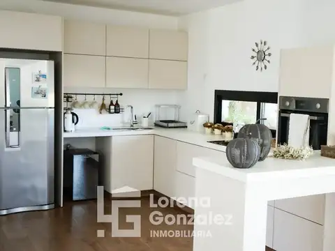 Av De Los Lagos
