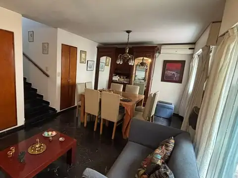 VENTA INCREÍBLE CASA Y CONSULTORIO, BARRIO BOMBAL