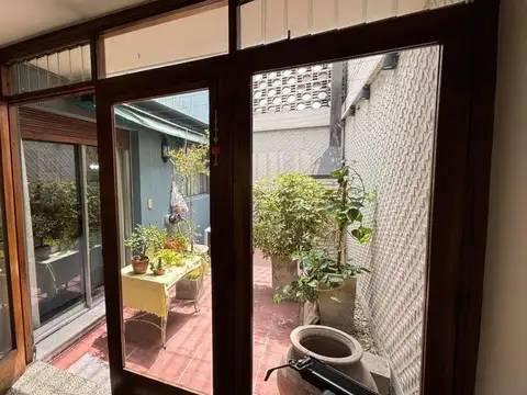 Casa 8 ambientes con 2 baños