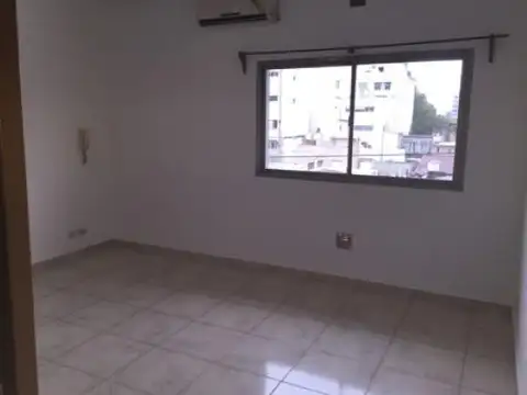 Oficina en Alquiler en Lanus Oeste, $ 400.000