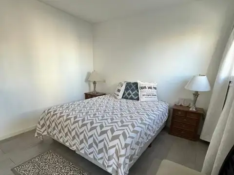 VENTA 2 AMBIENTES CON BALCÓN Y COCHERA - LA PERLA