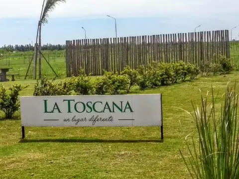 VENDE-PERMUTA Terreno 300 m2. en Piñero Barrio Abierto "La Toscana" Escriturado