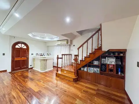VENTA CASA 5 AMBIENTES CIUDADELA