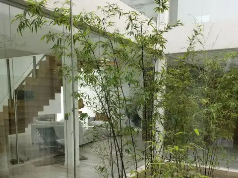 Casa 7 ambientes con 4 baños