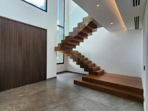 Casa 6 ambientes con 7 baños