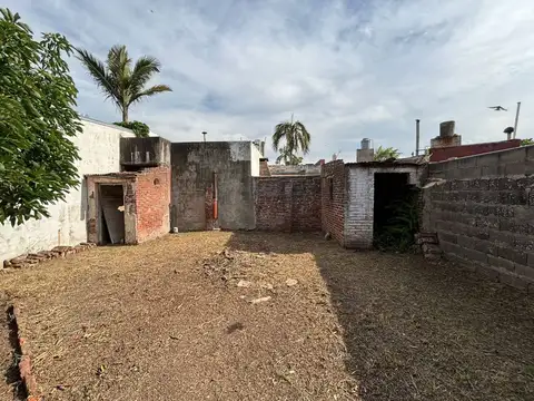 CASA CON GRAN TERRENO EN GUADALUPE ESTE