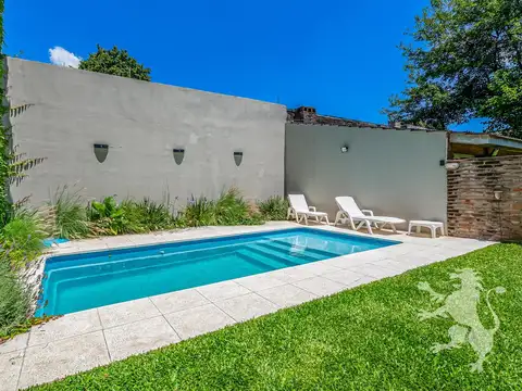 CASA CON ESPECTACULAR JARDÍN Y PISCINA - VENTA - 5 AMBIENTES - COCHERA - FLORIDA