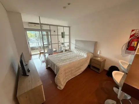 Tres Cerritos. Av. Reyes Católicos 1400
