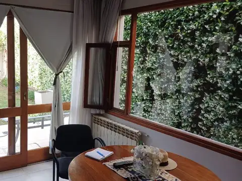 Casa en Alquiler con 1 cochera