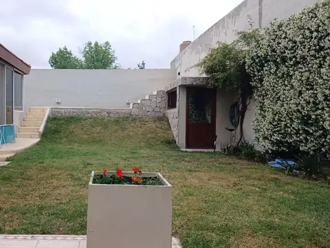 Casa 6 ambientes con 3 baños