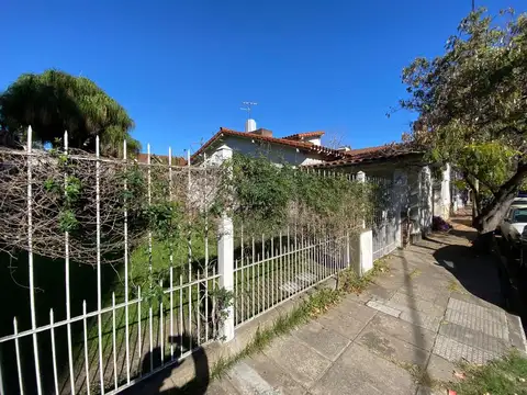 NUEVO VALOR  CHALET EN EXCELENTE UBICACION, A SOLO UNA CUADRA DE LA ESTACION Y CENTRO COMERCIAL DE ITUZAINGO