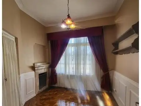Casa 8 ambientes con 4 baños