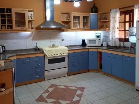 Casa - Venta - Argentina, Hurlingham - ACASSUSO 1935