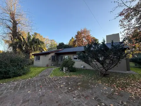 CASA QUINTA CON AMPLIO PARQUE ARBOLADO EN GENERAL RODRÍGUEZ