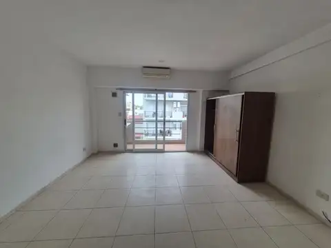 Departamento en Alquiler en Monte Castro, $ 550.000